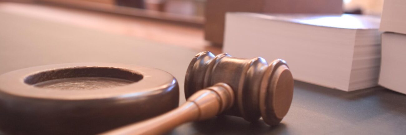 gavel-lawsuit شکایت جدید از OpenAI: مرگ یک زن پس از هفتهها گفتوگوی «هذیانآمیز» با ChatGPT