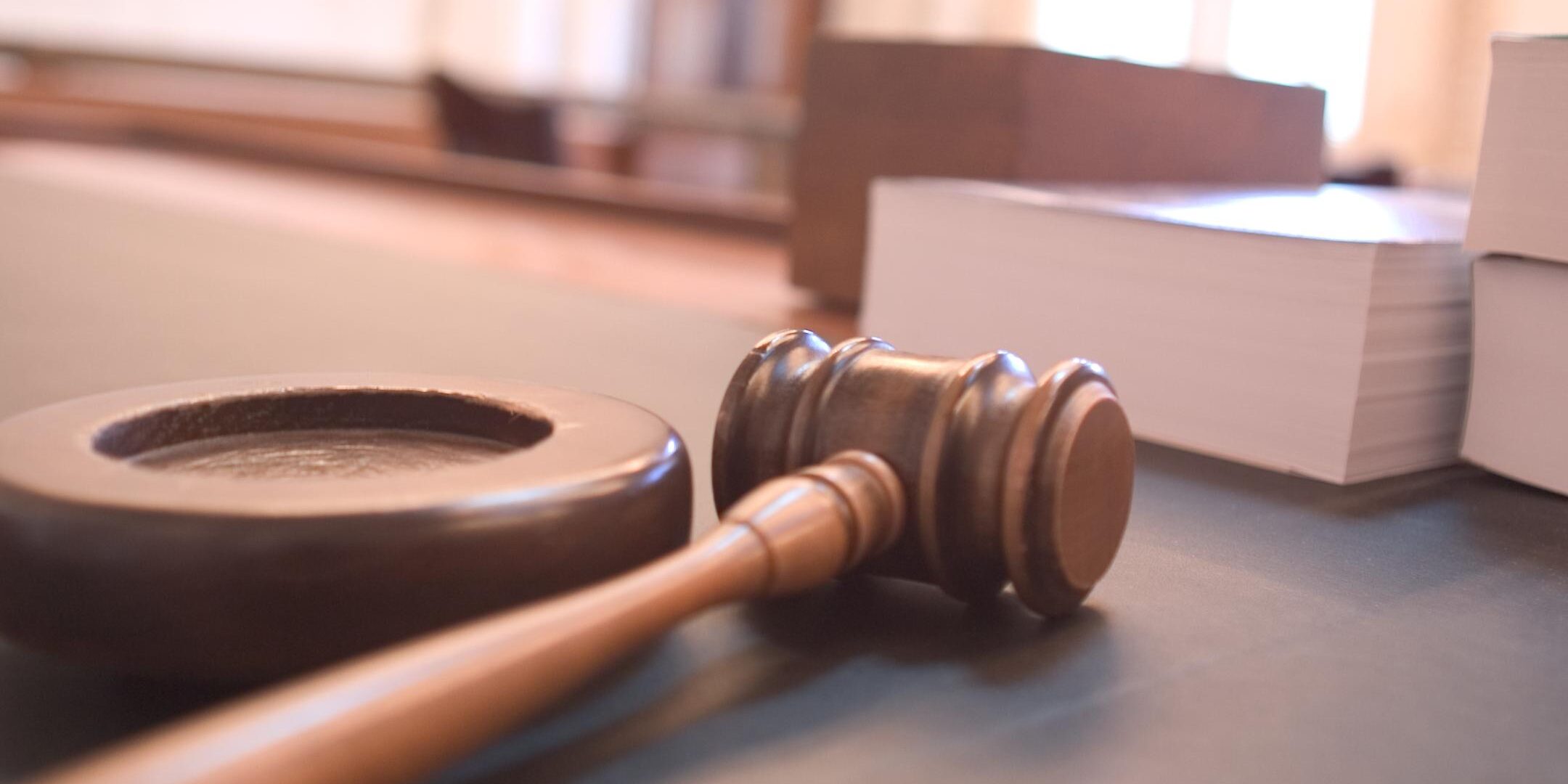 gavel-lawsuit شکایت جدید از OpenAI: مرگ یک زن پس از هفتهها گفتوگوی «هذیانآمیز» با ChatGPT
