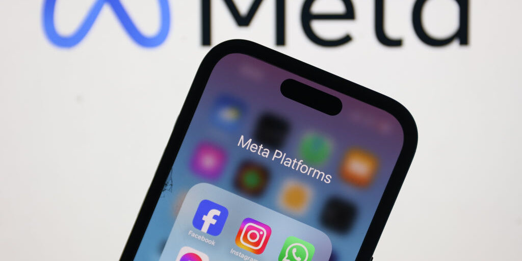 Meta Platforms Photo Illustrations متا هشدار به والدین را برای گفتوگوهای خودکشی و خودآزاری با هوش مصنوعی فعال کرد